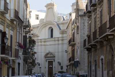 Bari, San Domenico: la chiesa di quell'antico convento rimpiazzato dalla Prefettura